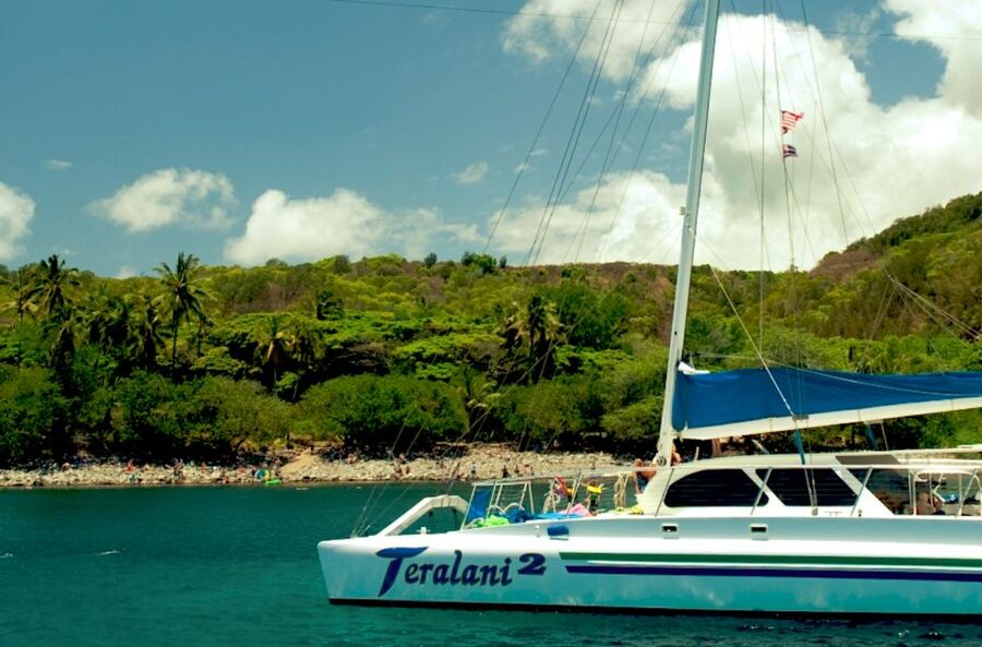 Maui: Kaanapali Beach 4-hour Snorkel w/ BBQ Lunch & Open Bar - Leaving Kaanapali Beach on a large catamaran