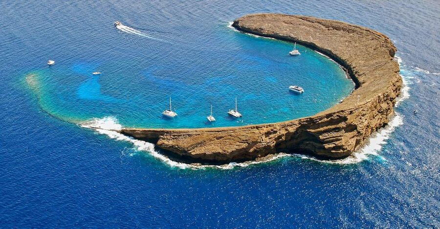 Maui: Molokini Snorkel and Performance Sail with Lunch - Snorkeling inside Molokini Crater