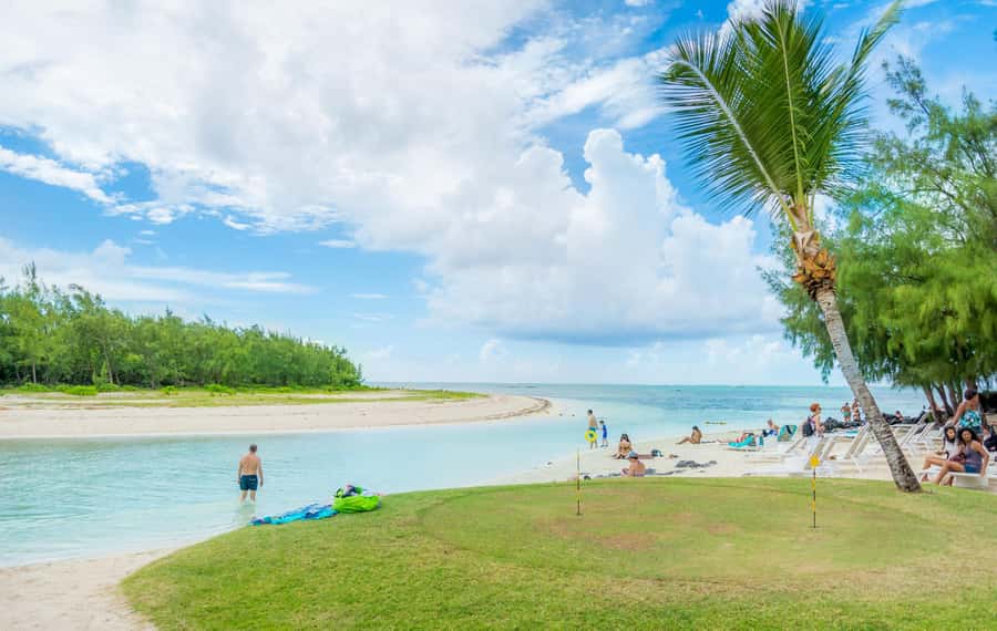 Mauritius: 5 East Coast Islands Tour with Snorkeling & Lunch - Ile aux Cerfs and the first look at the coast