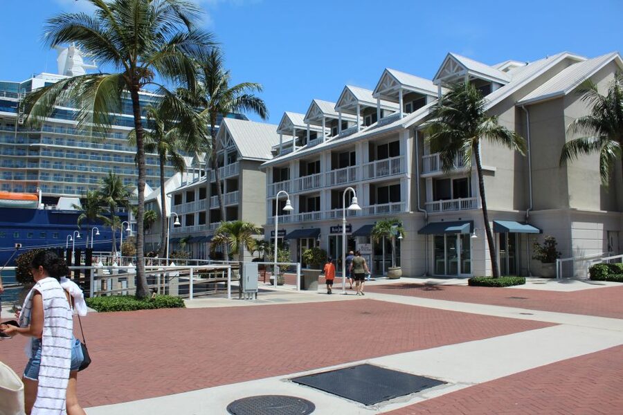 Miami: Key West Boat Tour w/ Optional Snorkeling & Open Bar - The second hour in Key West