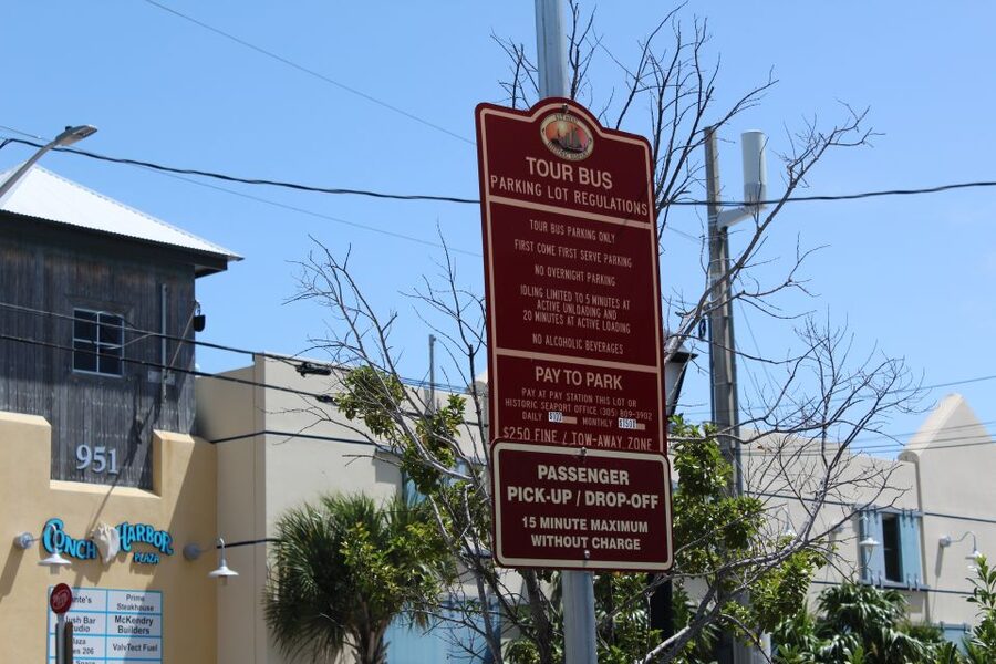 Miami: Key West Boat Tour w/ Optional Snorkeling & Open Bar - Guides, languages, and group size