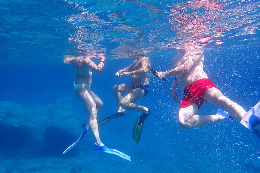 Milos: Guided Kayaking Trip with Snorkelling & Lunch - The long lunch break and optional cliff jumping