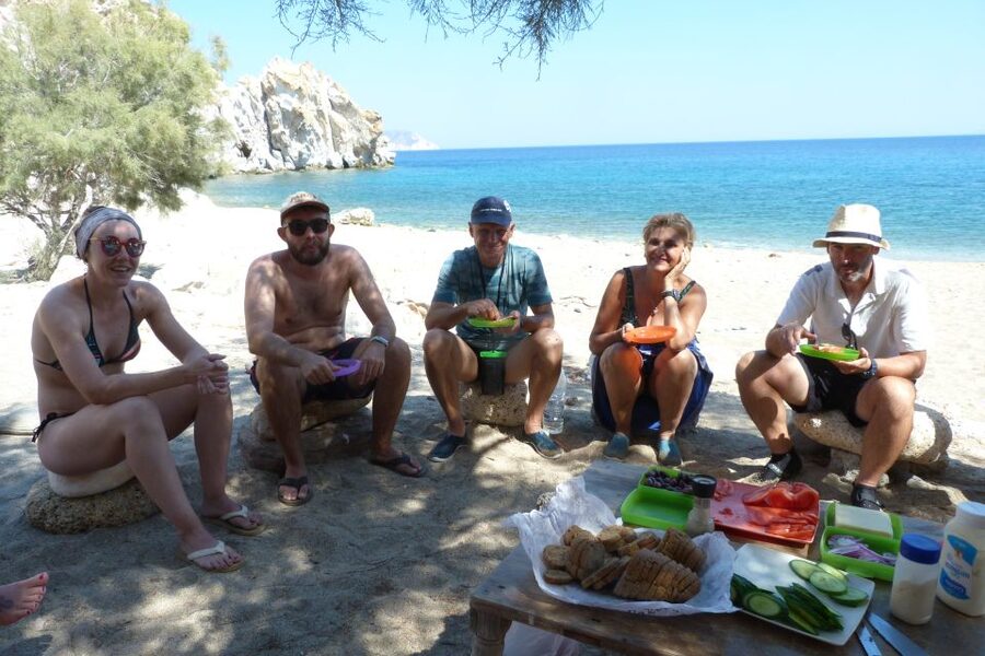 Milos: Guided Kayaking Trip with Snorkelling & Lunch - The return paddle and the final beer