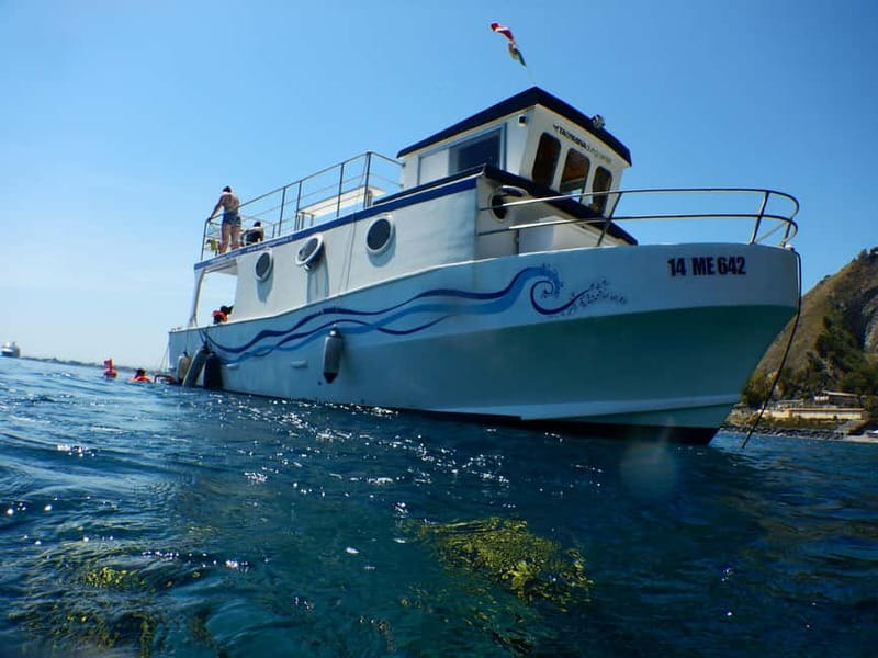 Mini-cruise Isola bella with snorkeling from Giardini Naxos - Finding the Boat at Giardini Naxos Harbour