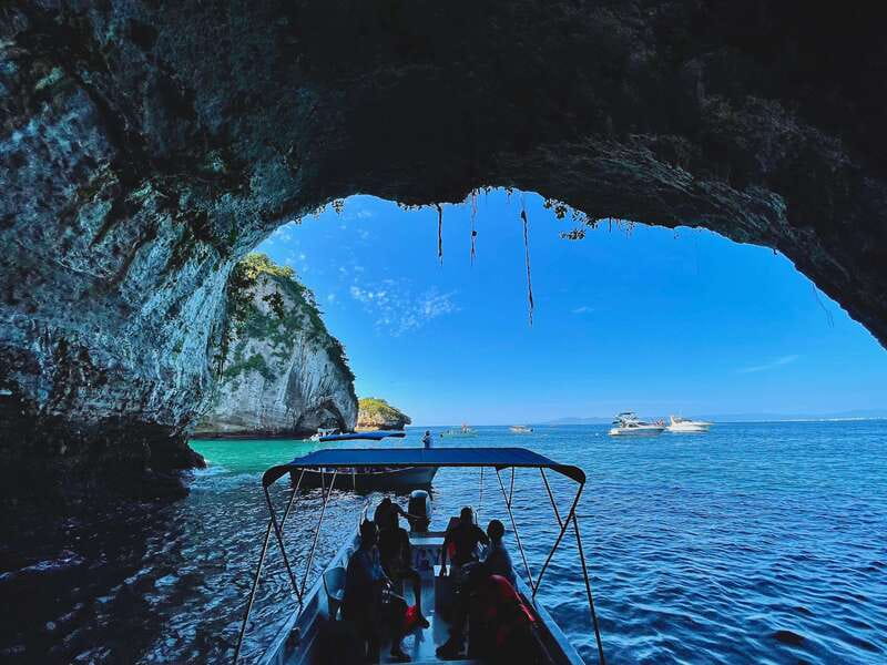 Mismaloya: Snorkeling, Cliff Jumping, and Beach Tour - Guide quality can shape the whole experience