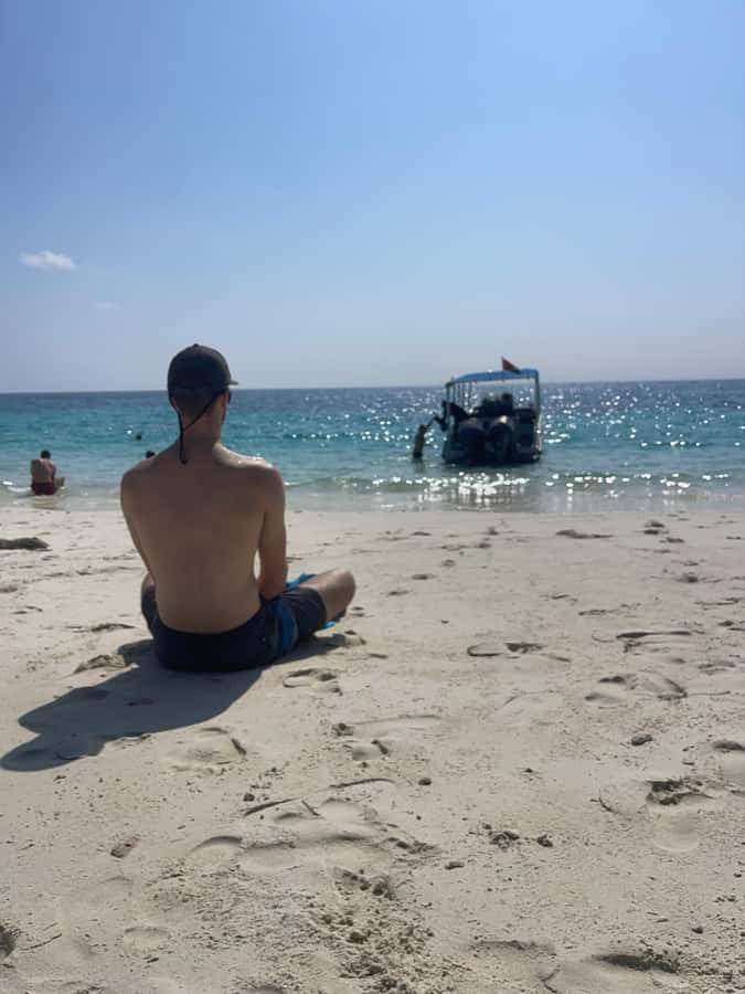 Muscat: Daymaniat Islands Snorkeling Trip with Brunch - Choosing between a morning and afternoon departure