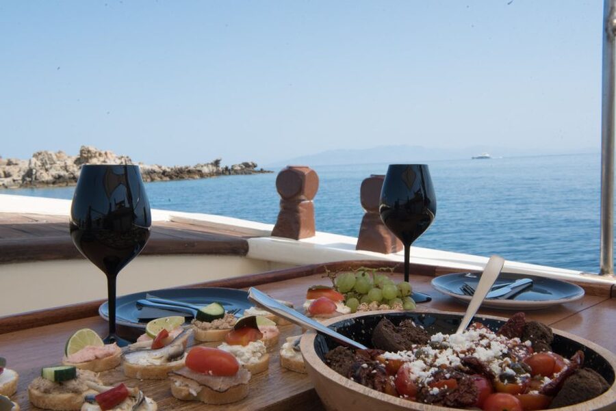 Mykonos: Private Cruise by Wooden Boat with Snorkeling - FAQ