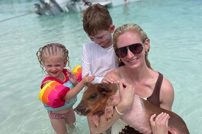 Nassau: 3 islands Pigs,Turtles,Snorkel & Beach Club with lunch - The crew makes the biggest difference