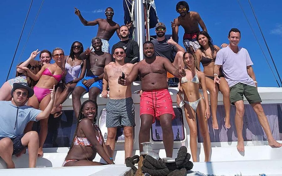 Nassau: Snorkeling, Pig Beach, Swim with Turtles, and Lunch - Lunch on the boat, with a Bahamian flavor