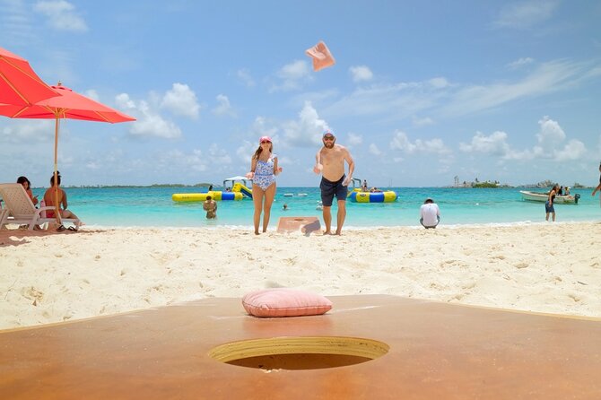 Nassau Swimming Pigs: Snorkeling, Lunch & Private Beach Club - Lunch, rum punch and beach time