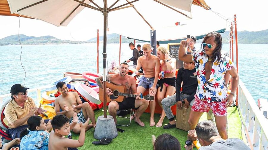 Nha Trang: Coral Reef Snorkeling and Floating Bar Party - Brunch with homemade bakes before the party