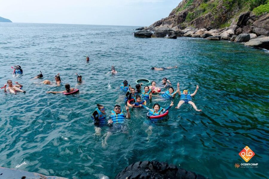 Nha Trang: Coral Reef Snorkeling and Floating Bar Party - Con Se Tre Tourist Village and the seafood lunch