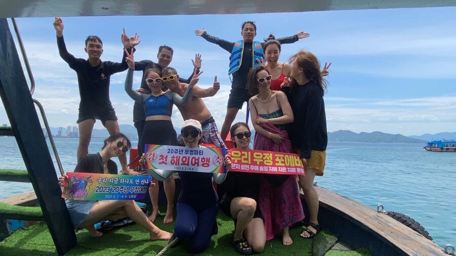 Nha Trang: Coral Reef Snorkeling and Floating Bar Party - The afternoon: SUP, basket boats, and photo stops