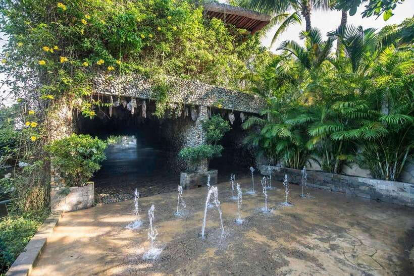 Nha Trang: Coral Reef Snorkeling, Mud Bath & Floating Bar - What the $39 price really covers