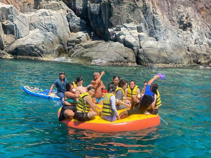 Nha Trang: Hopping Tour, Snorkeling, Boat Party, & BBQ Lunch - Lunch at a floating restaurant