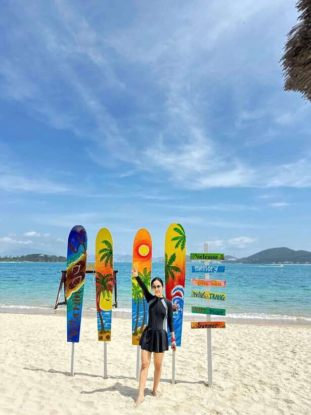 Nha Trang: Hopping Tour, Snorkeling, Boat Party, & BBQ Lunch - How the crew shapes the experience