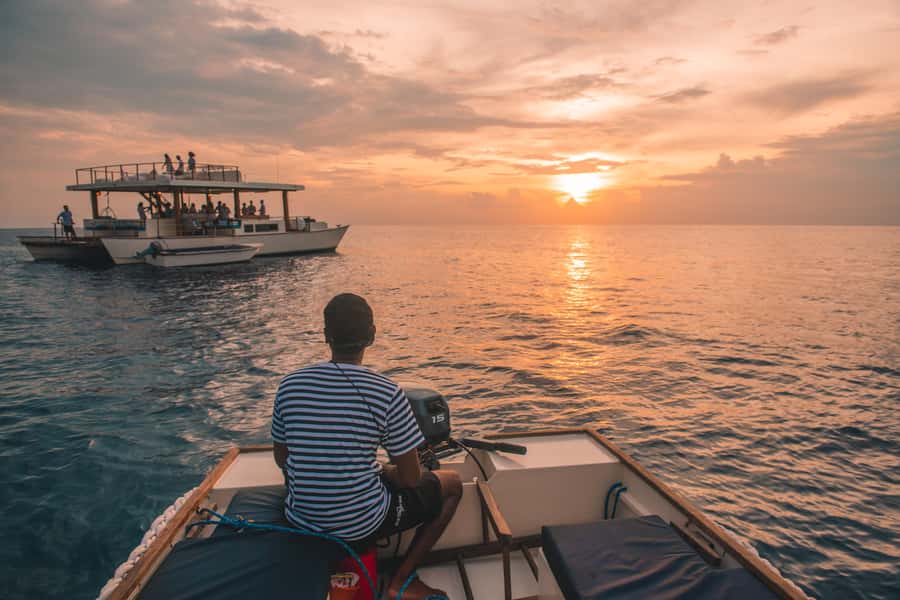 Nusa Lembongan: 4-in-1 Half-Day Catamaran Snorkeling Cruise - Snorkeling over reefs and looking for turtles