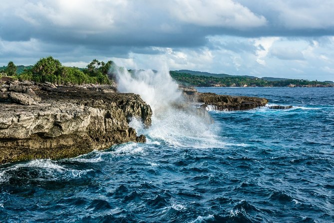 Nusa Lembongan Island: Snorkeling & Mangrove Forest Day Tour - Yellow Bridge and Devil’s Tears show two sides of the island