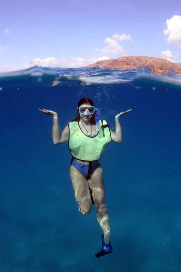 Oahu: Snorkeling & Dolphin Watch Cruise w/ Luau Style Buffet - Snorkeling in clear Hawaiian water