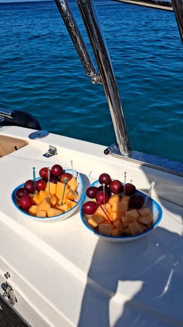 Palermo: Mondello Boat Tour con snack e snorkeling - The Queen Cave and Villa Igiea