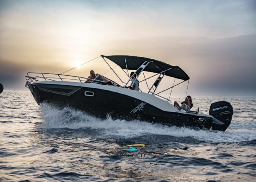 Palermo : Tour condiviso in barca con Aperitivo e Snorkeling - The boat, crew, and onboard comforts