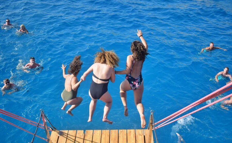 Palma de Mallorca: Palma Bay Boat Tour with Snorkeling - How the three hours usually feel