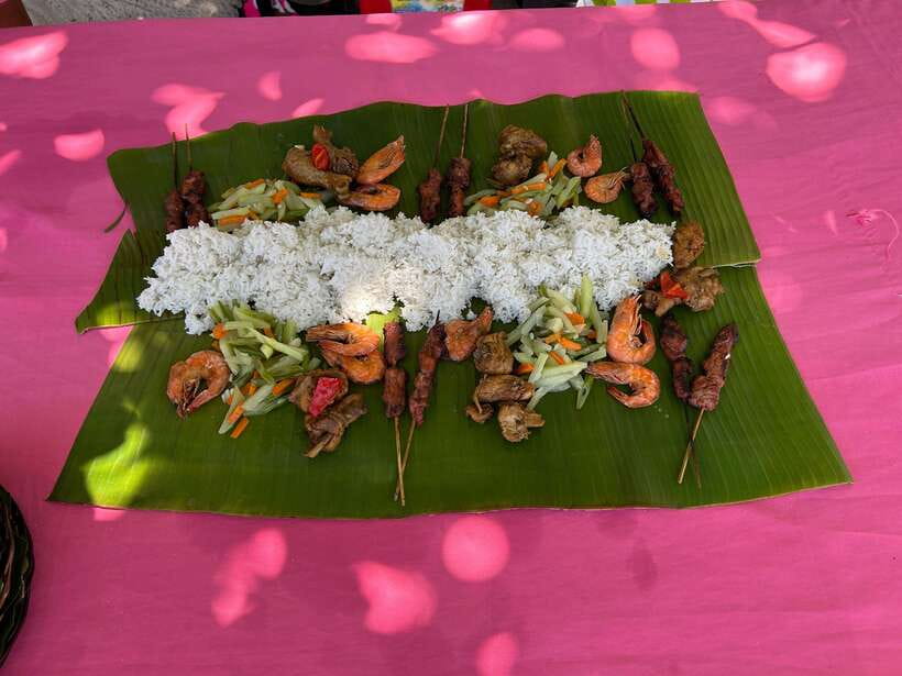 Pamilacan island: Dolphins, snorkel, lunch and walking tour - A local lunch beside the water