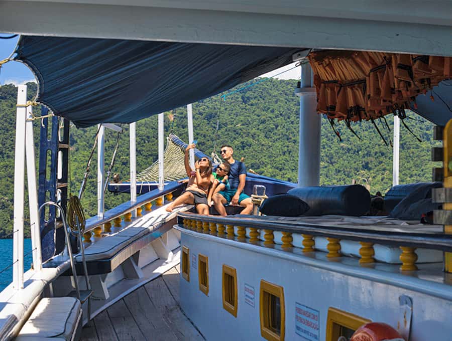 Paraty Bay: Islands & Beaches Boat Tour with Snorkeling - Sailing out from Paraty’s harbor
