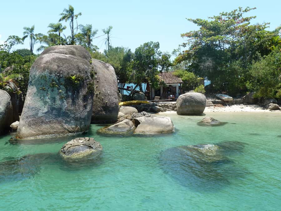 Paraty: Schooner Boat Tour with Beaches and Snorkeling - What the water and snorkeling are really like