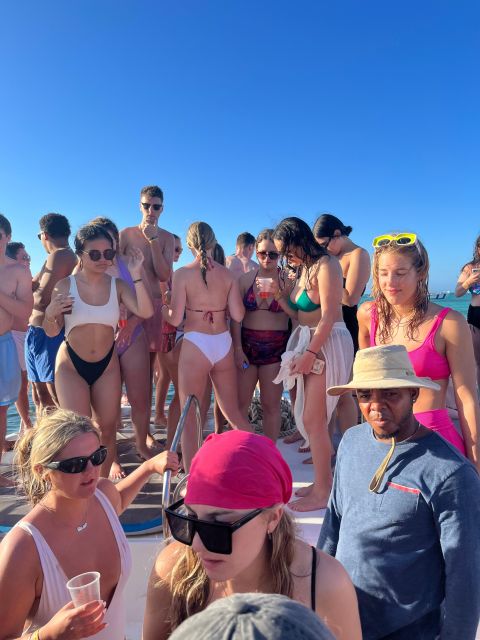 Party Boat and Snorkelling in Punta Cana - The natural pool party