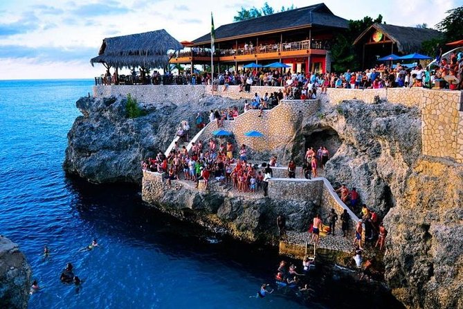 Party Catamaran: OpenBar, Music, Negril Beach, Caves, Snorkeling - The long road from Montego Bay to Negril