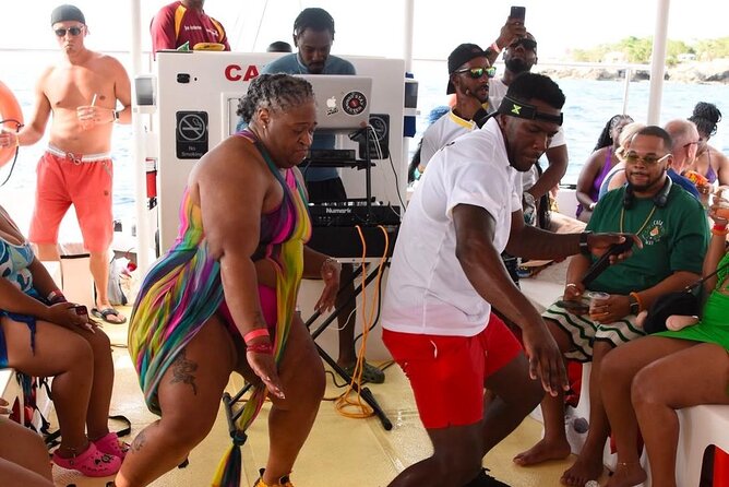 Party Catamaran: OpenBar, Music, Negril Beach, Caves, Snorkeling - Snorkeling in the afternoon