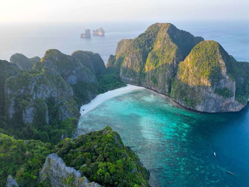 Phi Phi: Half-Day Tour with Maya Bay, Pileh Lagoon & Snorkel - The crew and guiding style