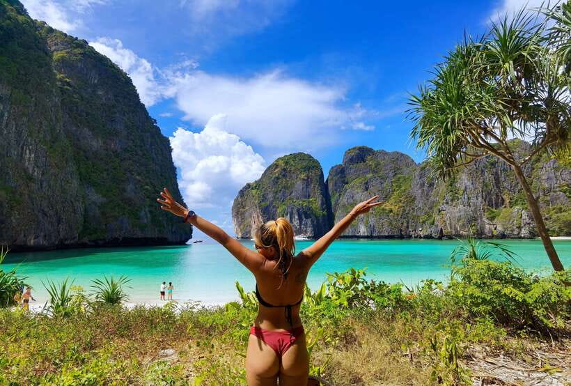 Phi Phi: Half-Day Tour with Maya Bay, Pileh Lagoon & Snorkel - Maya Bay gives you a full hour