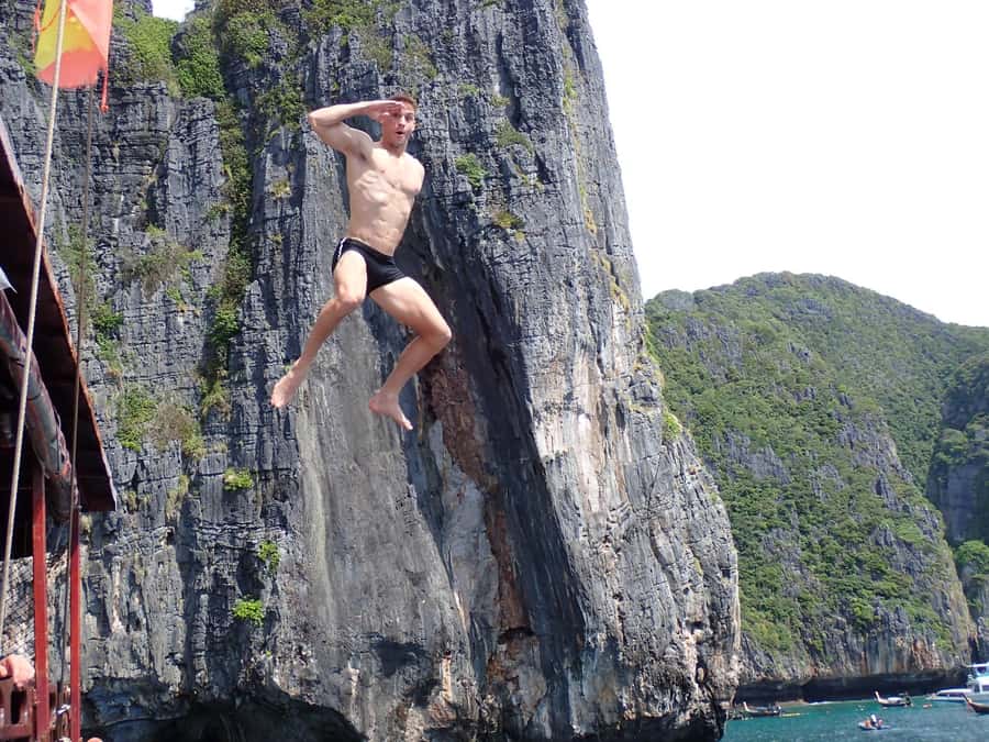 Phi Phi: Pirate Boat with Snorkeling, Kayaking, and Party - Ko Phi Phi Le adds more time in the water