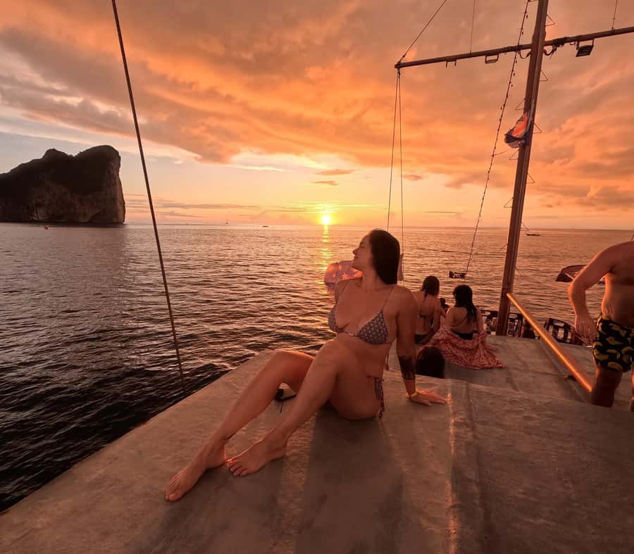 Phi Phi: Pirate Boat with Snorkeling, Kayaking, and Party - Palong Bay slows the pace before sunset