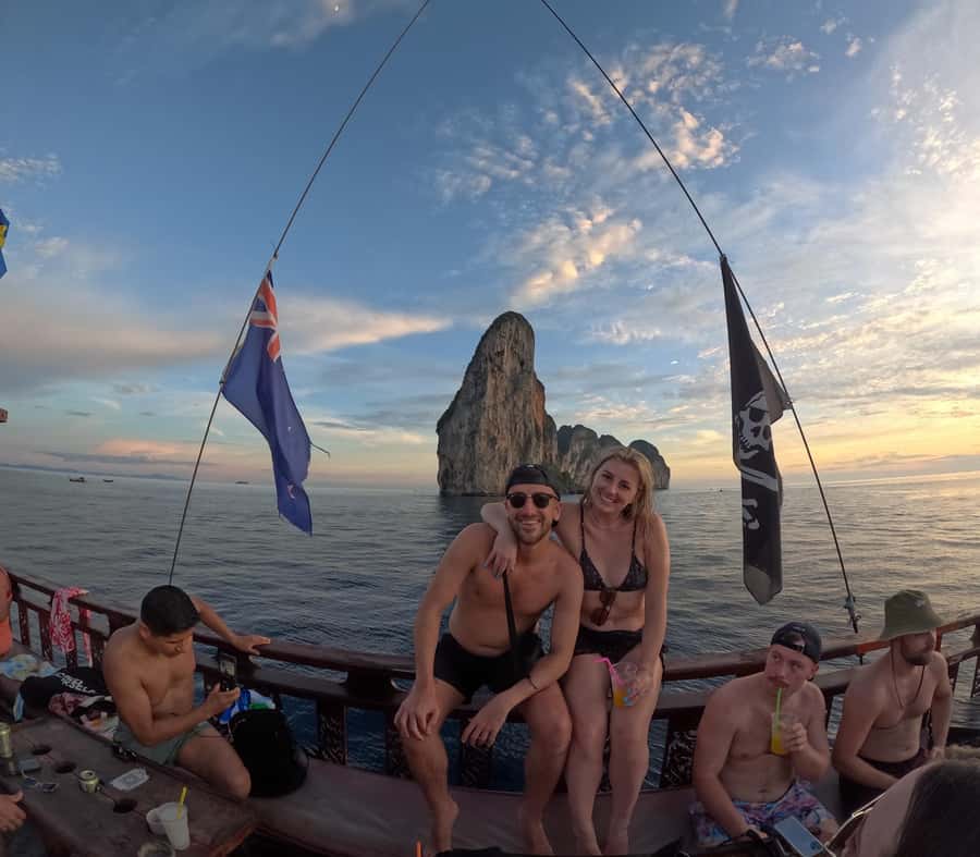 Phi Phi: Pirate Boat with Snorkeling, Kayaking, and Party - Meeting at Relax Bar and getting settled