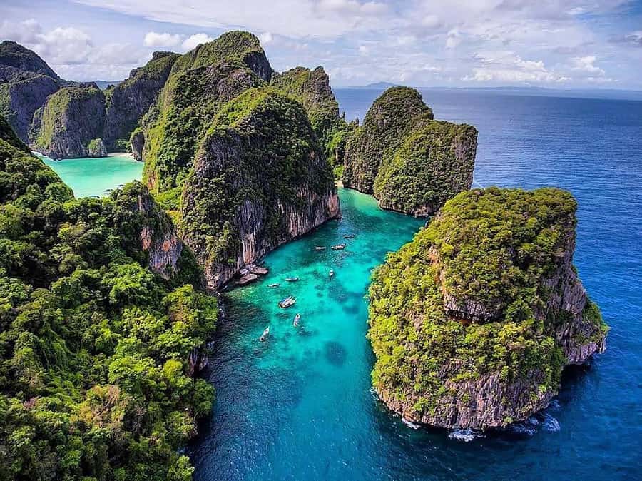 Phuket: Phi Phi & Bamboo Islands Snorkeling by Speedboat - Swimming in Pileh Lagoon