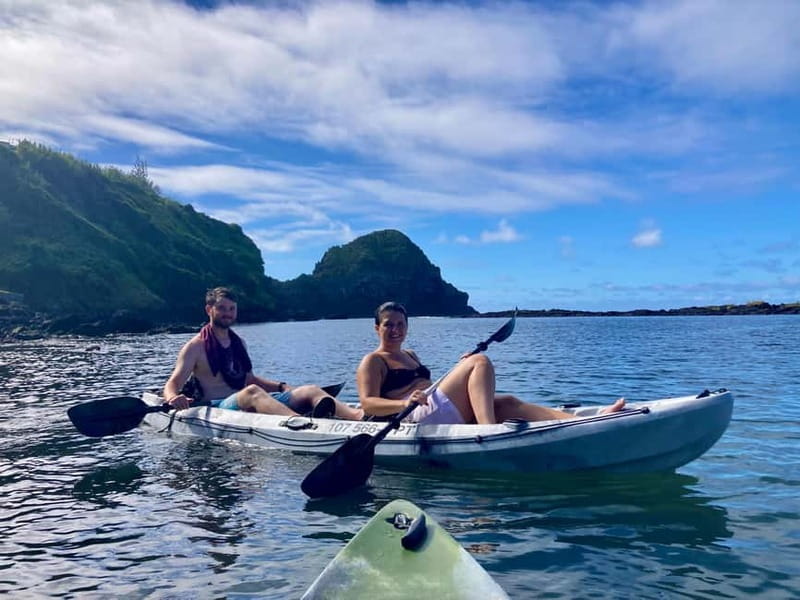 Pico island: guided kayak and snorkel tour - Entering the volcanic crater by kayak