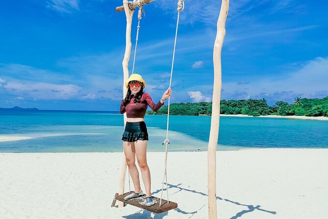 Pig Island Tour by Speedboat with Snorkeling - Pig Island is cute, busy, and not quite a wildlife sanctuary