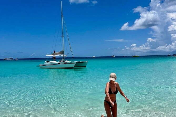 Private catamaran sail & snorkel - Guide style and personal attention