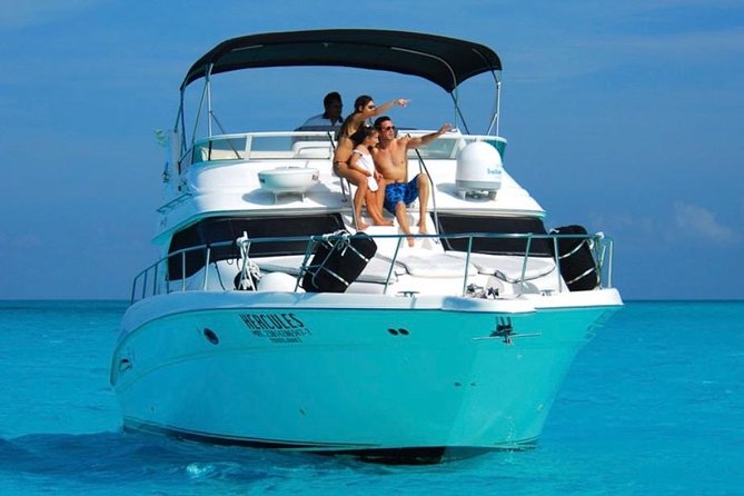 Private Yacht - 46 ft SeaRay Cancun Bay Snorkel 23P4 - Space, comfort, and practical onboard details