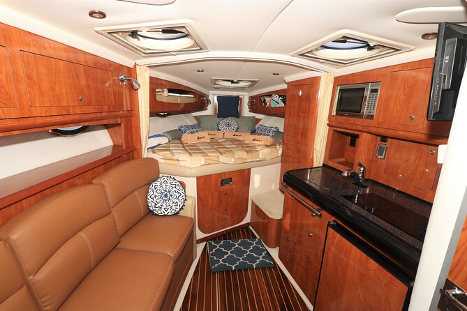 Private yacht charter for cruising & snorkeling in Cabo San Lucas - A private way to see Cabo’s famous Arch
