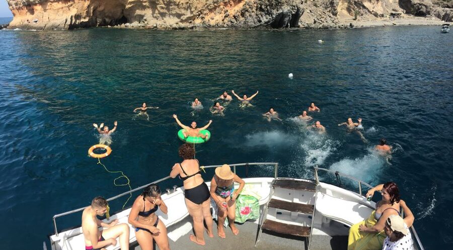 Puerto de Mogan: Boat and Snorkeling Trip - A local lunch on the return stretch