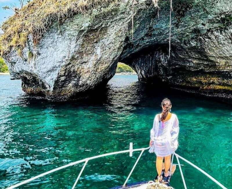 Puerto Vallarta: Los Arcos Islands Boat Tour and Snorkeling - Boarding the boat at Mismaloya Beach