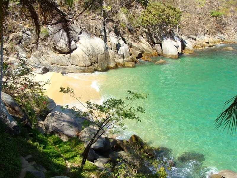 Puerto Vallarta: Los Arcos Snorkel & Beach Private Boat Tour - Las Animas Beach and the choice of restaurant