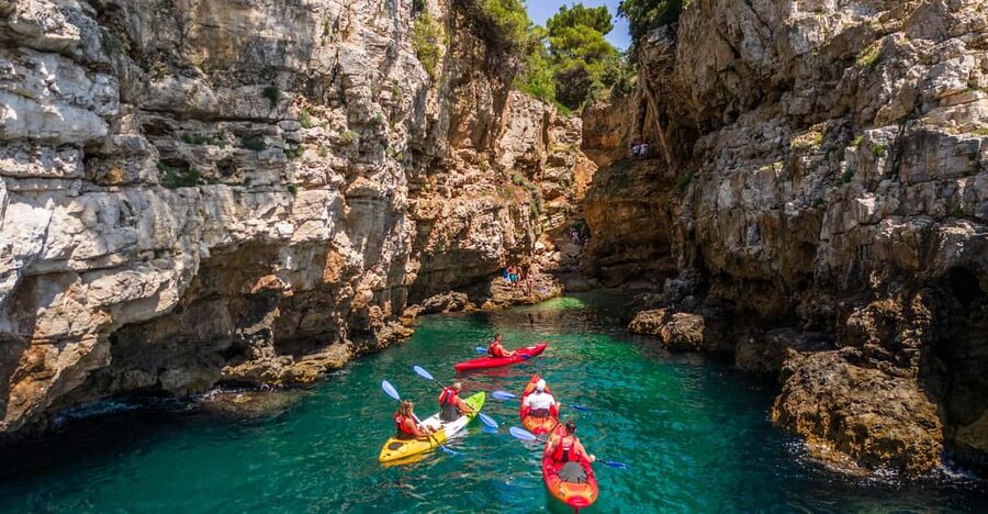 Pula: Kayak Adventure with Cave & Island Snorkeling - Grotta di quarzo after 20 minutes
