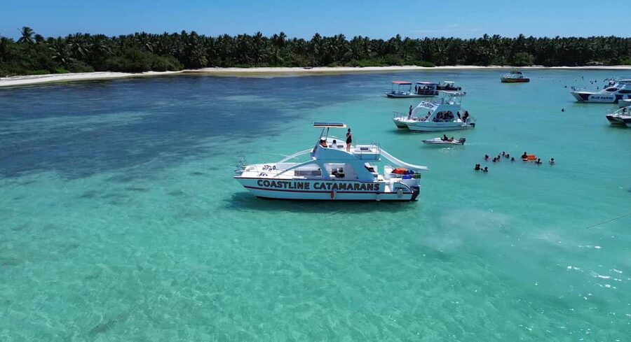 Punta Cana: Catamaran Tour with Reef Snorkeling and Open Bar - The crew makes the difference