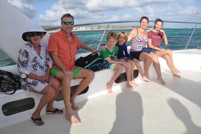 Punta Cana Combo Tour: Snorkeling, Catamaran Cruise & Parasailing - Crew service and the human side of the trip