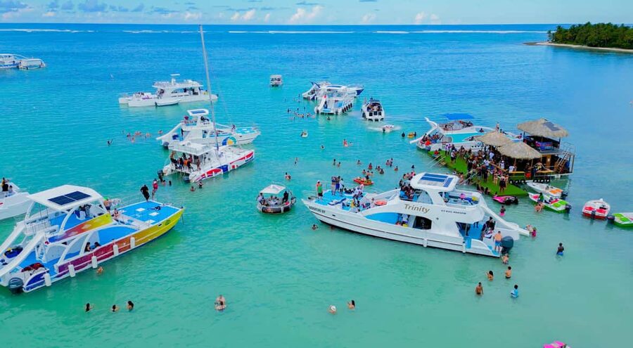 Punta Cana: Party Boat with Snorkeling, Open Bar And Hip Hop - Pickup from Punta Cana hotels and Airbnbs
